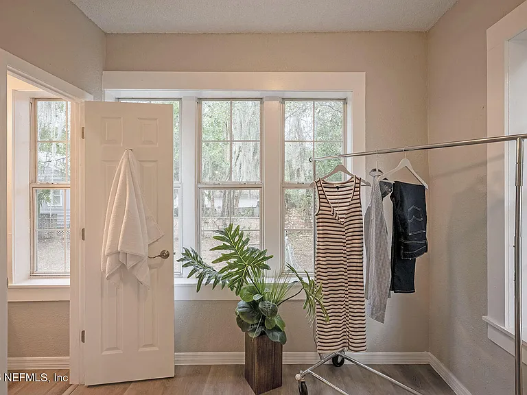 325 Alder St — Photo 33