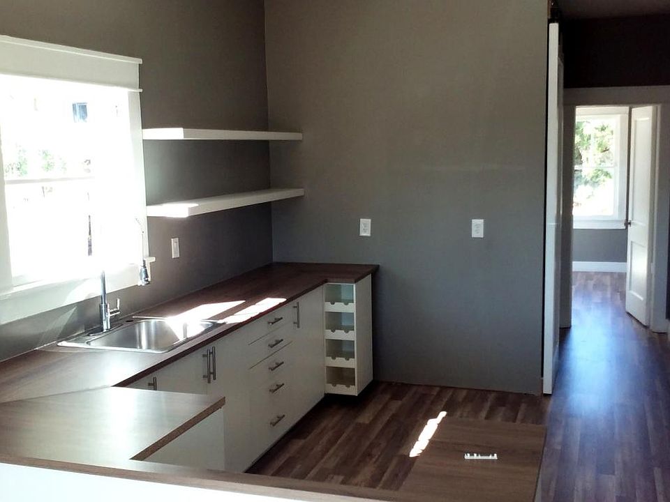 1st image of 916 E Pasadena Ave