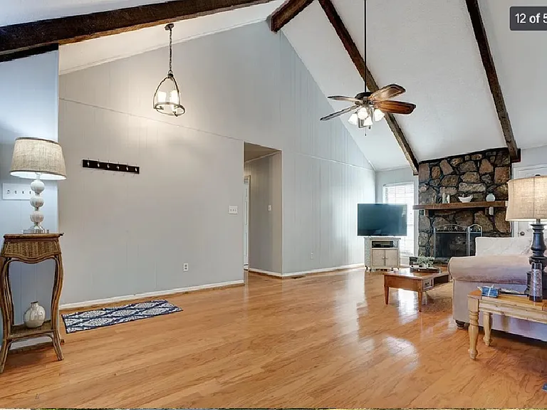 3400 Sheffield Dr — Photo 2