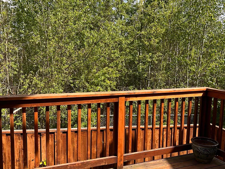 Deck to fenced backyard