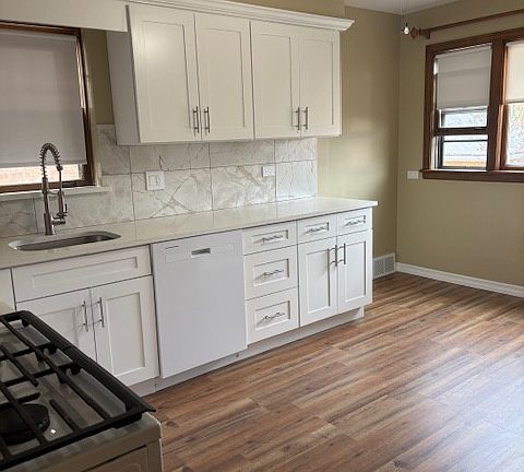 5th image of 5354 W Montrose Ave #1