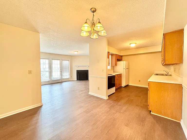 7123D W Friendly Ave — Photo 5