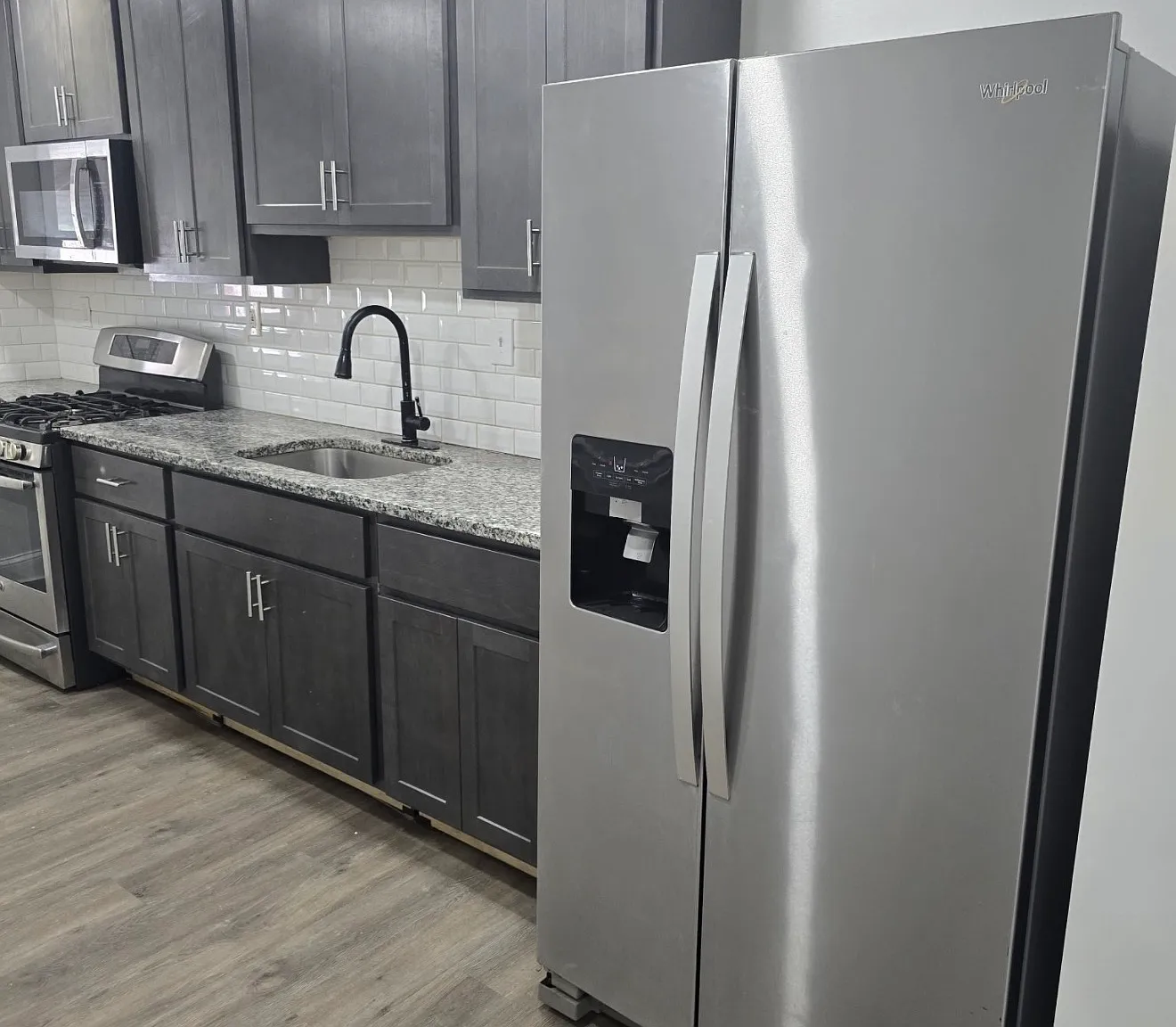 3 bed, 1000 sqft, $1,700 — Photo 1