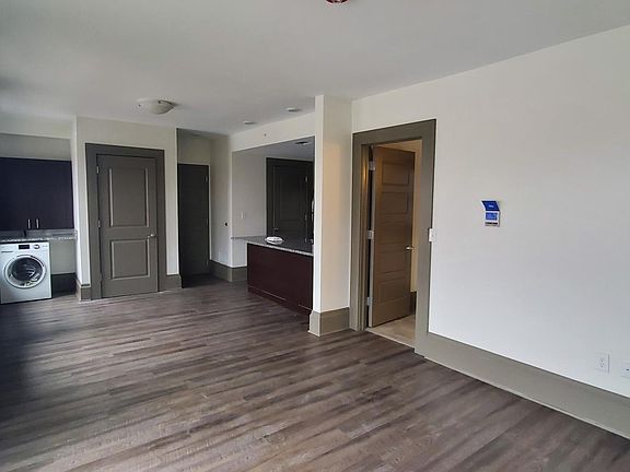 4th image of 616 Niagara St #306