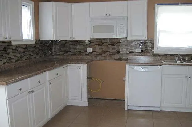 18722 Hamlin Ave — Photo 12