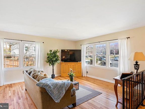 4th image of 2210 Jib Ln