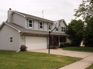 735 Cheyenne Ln, Elgin, IL 60123