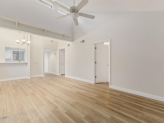 5th image of 413 E CULLUMBER Avenue #B