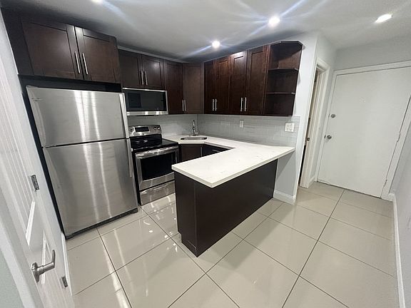 4th image of 2419 SW 27th St APT 104