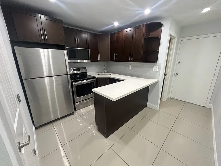 2419 SW 27th St #104 — Photo 4
