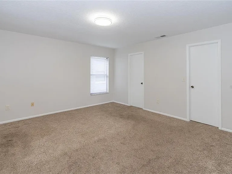 660 Holbrook Cir — Photo 7