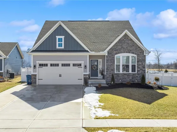 863 Cedar Grove Dr, Tipp City, OH 45371