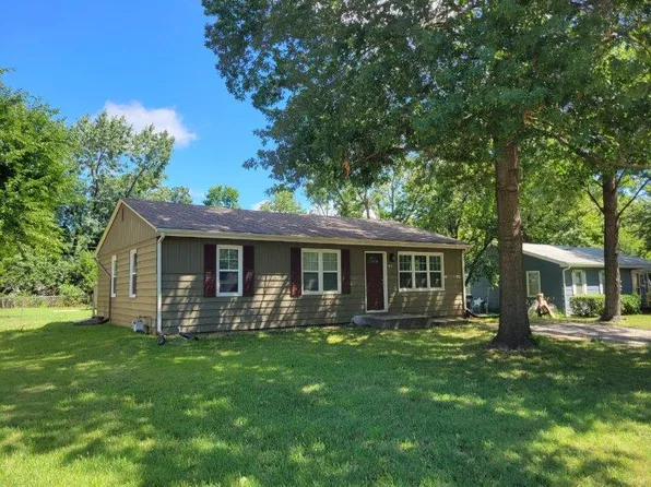 1612 W 22nd St, Lawrence, KS 66046