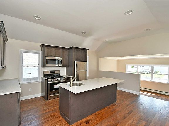 4th image of 79 Wilson Ave