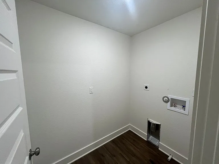 1826 Royal Loop — Photo 11