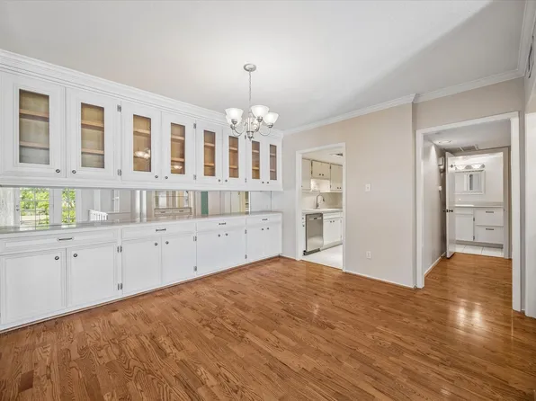 2238 S Piney Point Rd APT 204, Houston, TX 77063