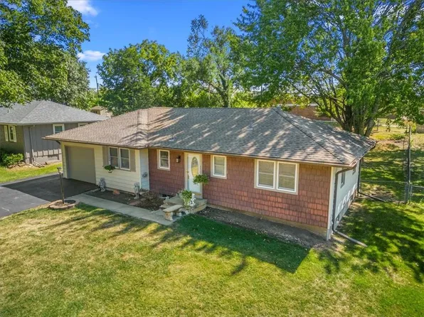 1011 W Forest Dr, Olathe, KS 66061