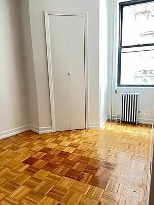 Rented by M.Grossman R.E. Management | media 2