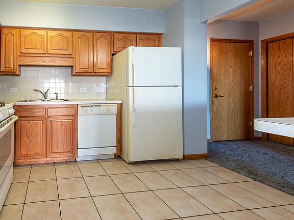 4th image of 5105 Madison St Unit 402