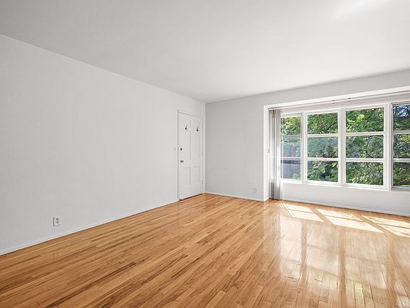 3rd image of 1728 & 1732 Raymond Hill Rd #1732-3