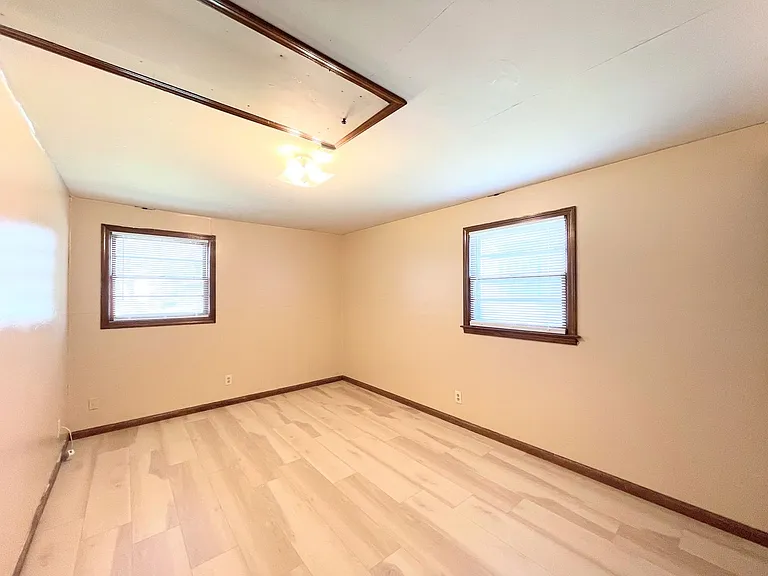 1427 N Harding Ave — Photo 16