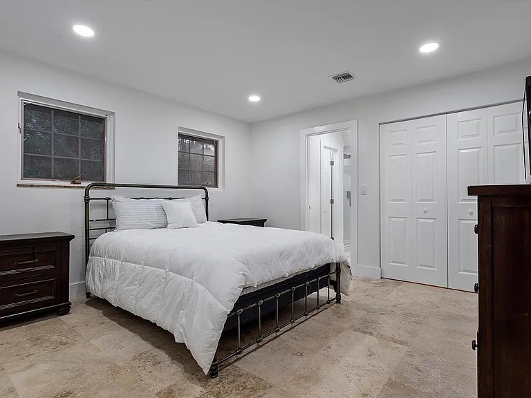 1421 Ponce De Leon Dr — Photo 50