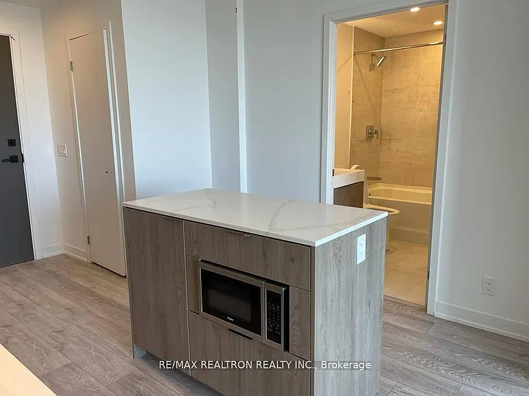 15 Holmes Ave S #1709 — Photo 5
