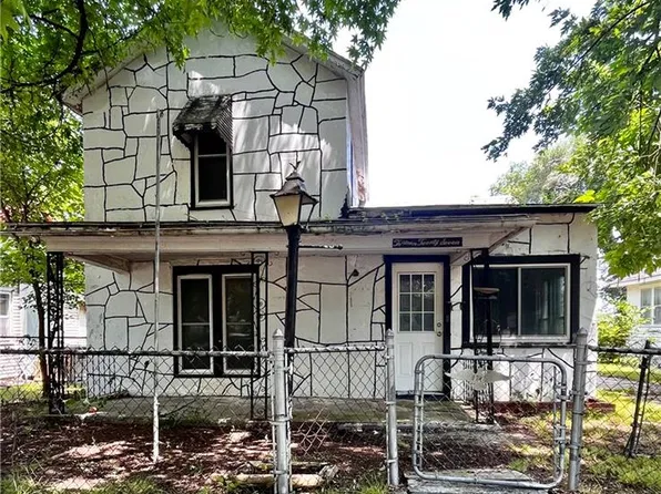 1327 S Kentucky Ave, Joplin, MO 64801