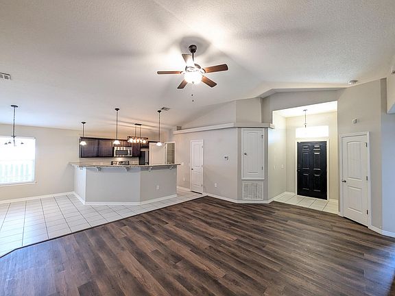 4th image of 8430 Island Dr