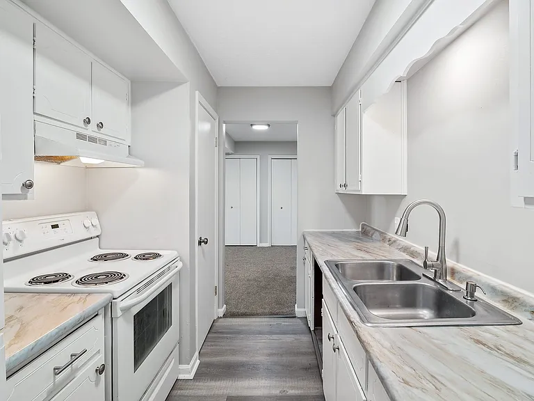 Grant Street Apartments — Photo 56