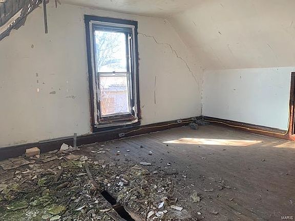 2nd image of 215 E 2nd St