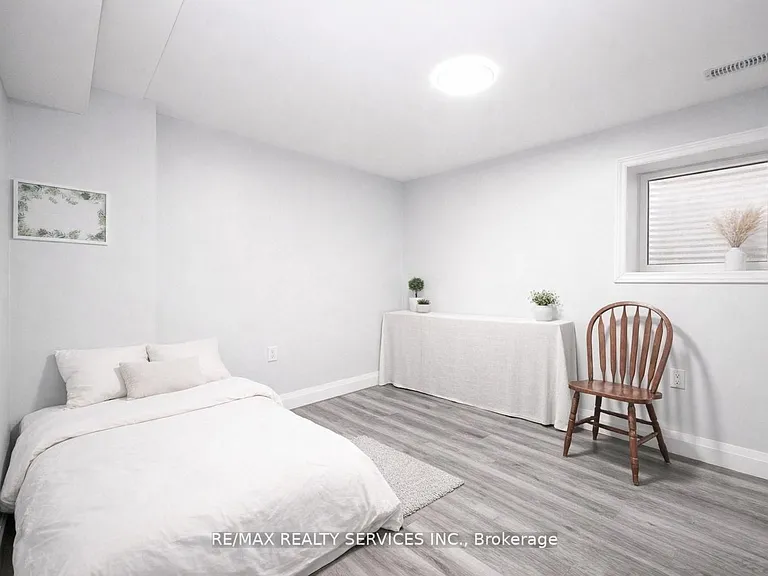 8 Yeoman Dr #BASEMENT — Photo 11
