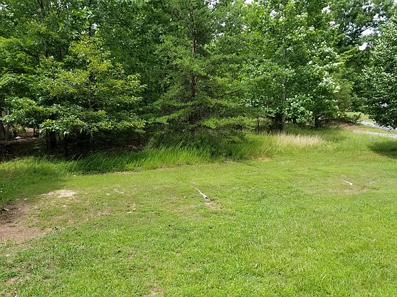 2nd image of 15 Vineyard Cir