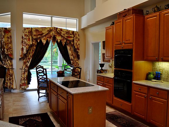 2nd image of 3815 Sanibel Cv