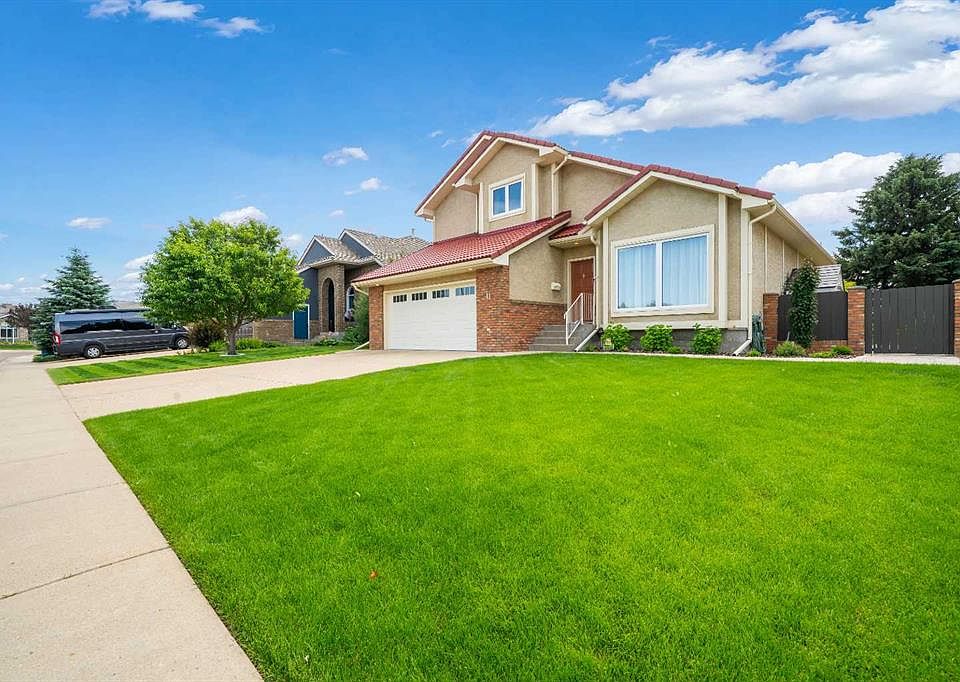 1st image of 11 N Taylor Cres SE