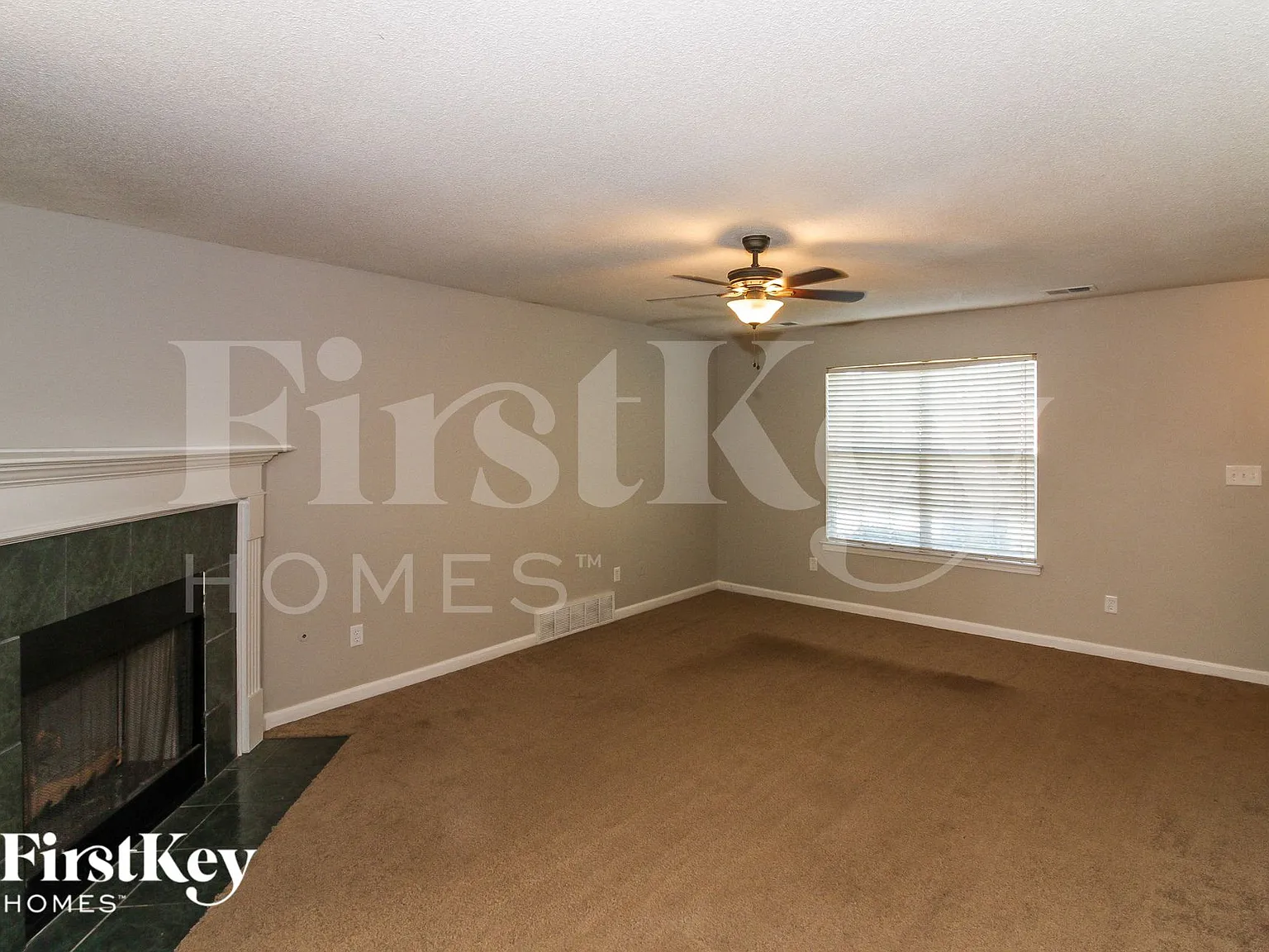 4 bed, 2.5 bath, 1950 sqft, $2,160 — Photo 3