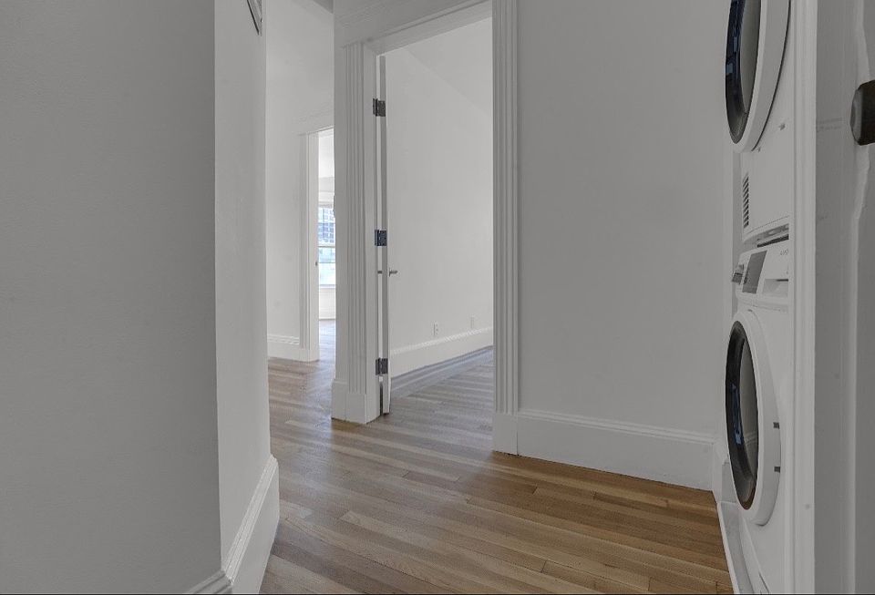 1st image of 1086 Commonwealth Ave #300