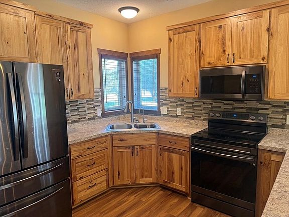 4th image of 435 Maplewood Ct
