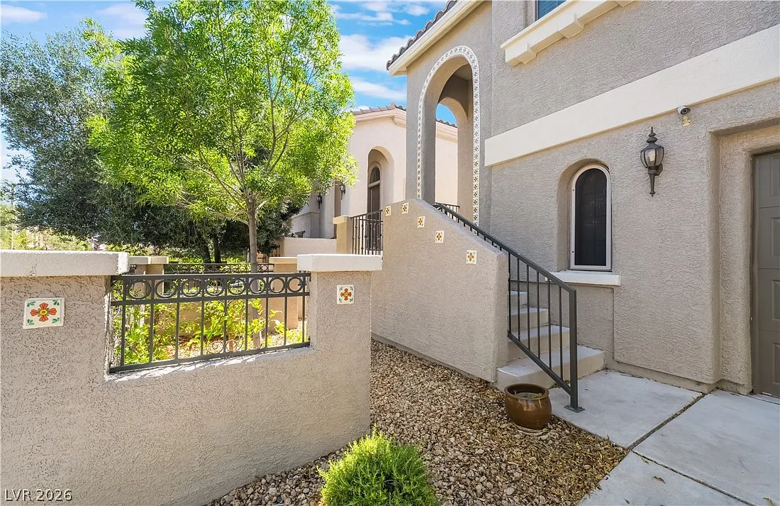 4 bed, 3.0 bath, 1882 sqft, $2,600 — Photo 2