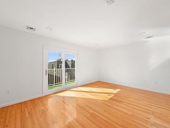 5th image of 83 Oxford Ave #2