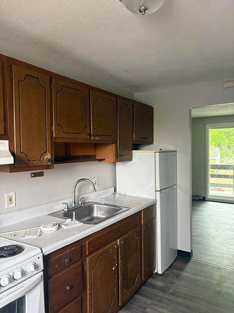 1st image of 15 Cross St #10