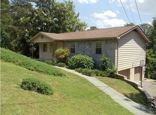 922 Crest Dr, Chickamauga, GA 30707