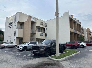 10900 SW 104th St APT 322, Miami, FL 33176