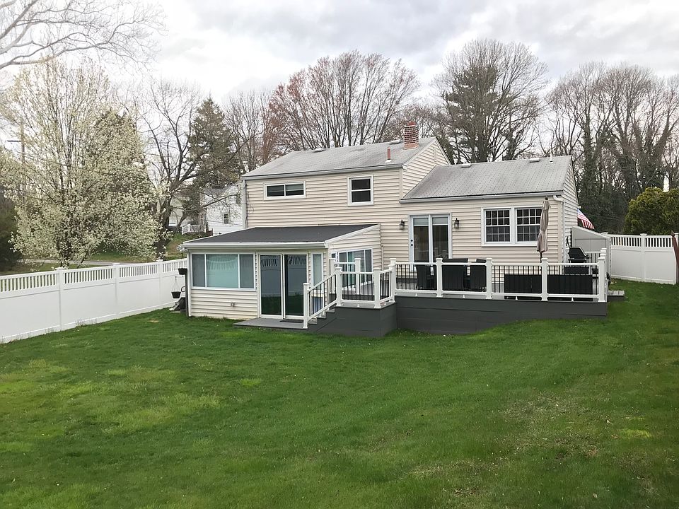 Lrg Backyard w/Privacy Fence