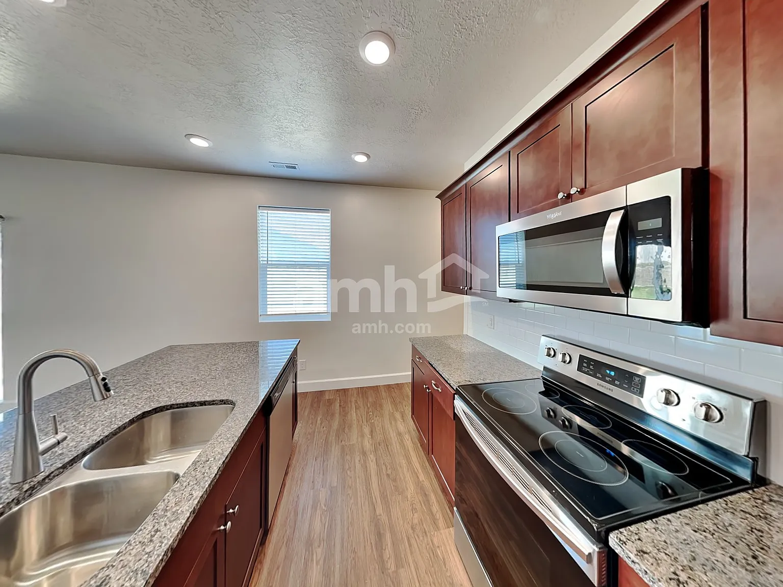 5 bed, 4.5 bath, 2710 sqft, $3,350 — Photo 3