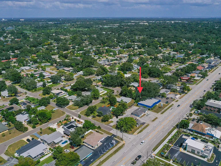 2420 Mineola Dr S — Photo 30