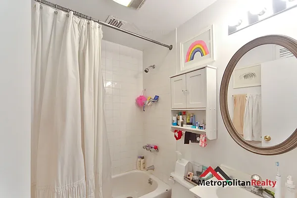 Rented by Metropolitan Realty | media 8
