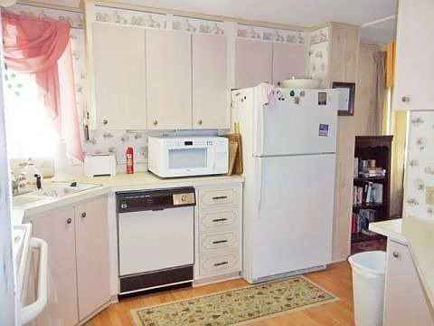 2nd image of 2726 King George Ave