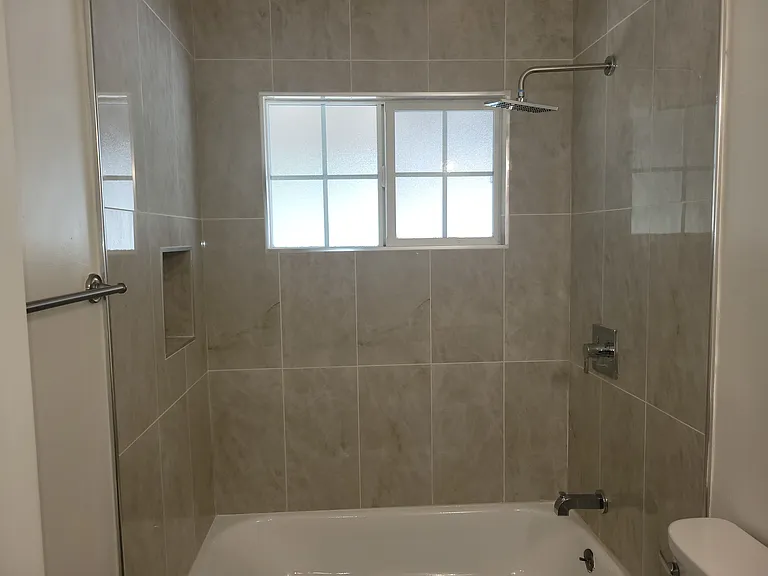 1206 N Altadena Dr — Photo 9