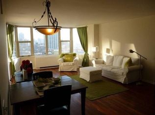 525 W Hawthorne Pl APT 1501, Chicago, IL 60657
